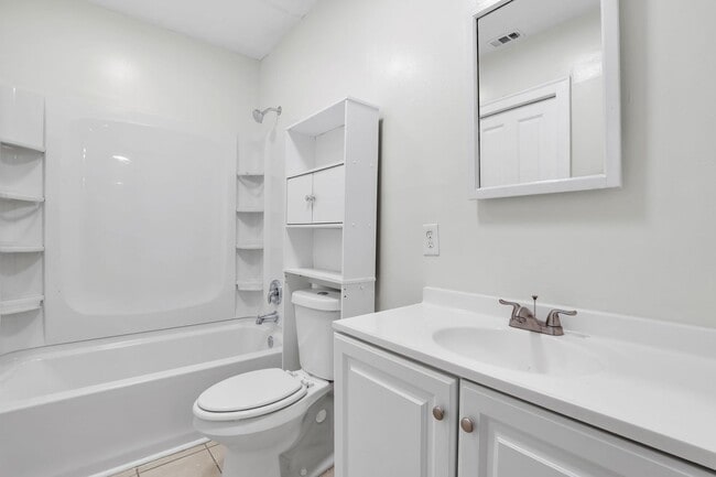 Building Photo - Downtown Savannah Condo for Rent