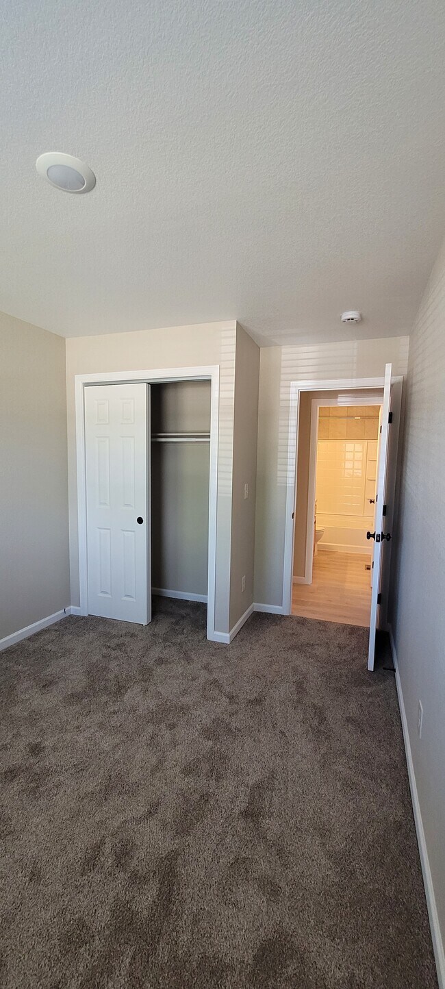 Building Photo - 403 28th Ave Ct