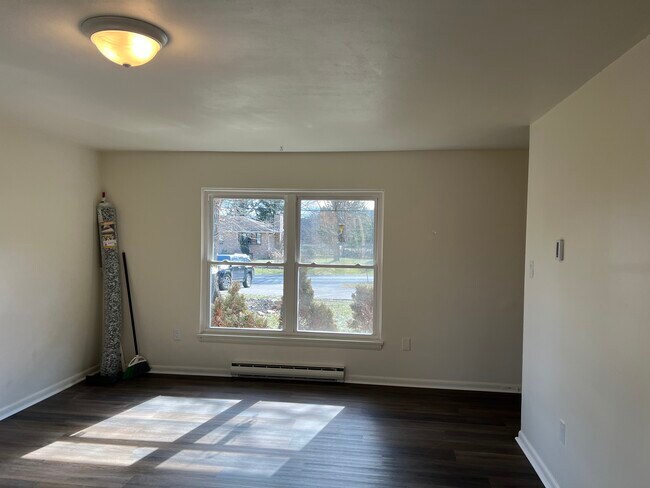 Building Photo - 10 George Cir