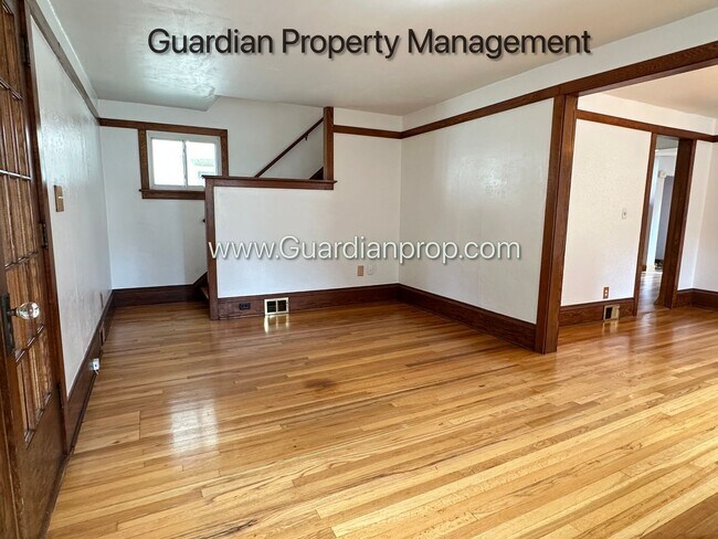 Building Photo - 4147 Snelling Ave