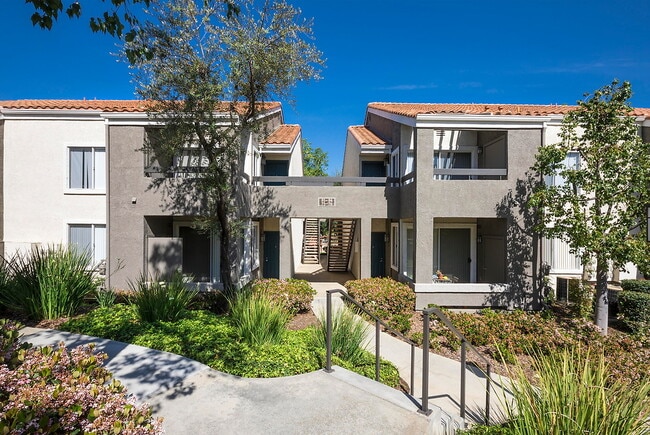 Building Photo - Emerald Pointe