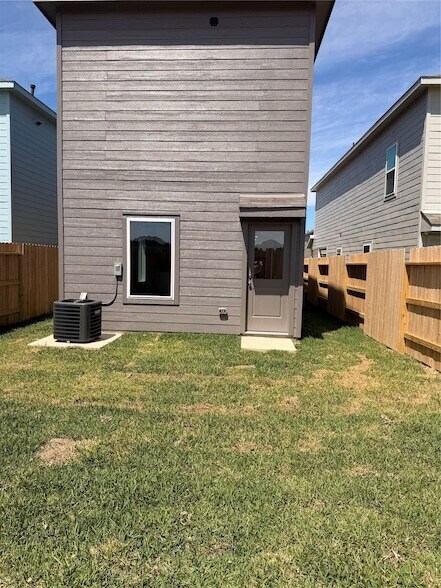 Building Photo - 20150 Green Mallard St