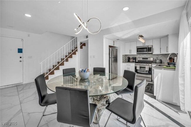 Building Photo - 1453 Santa Anita Dr
