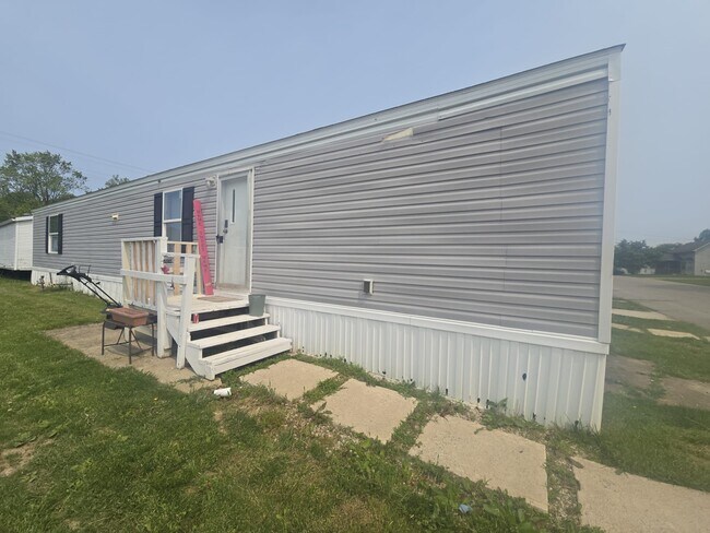 Building Photo - 790 N Broadway St