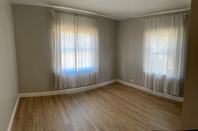 Building Photo - 6339 10th Ave