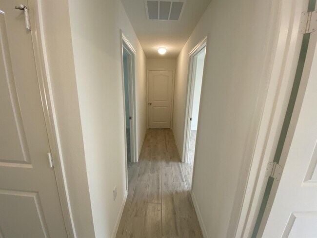 Building Photo - 1132 Papaya Cir