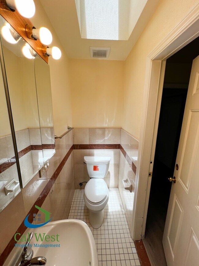 Building Photo - $5800 - Spacious 5 Beds 4 baths with large...