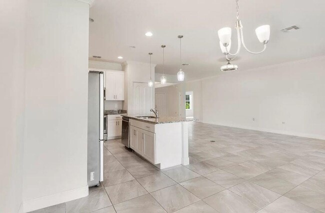 Building Photo - 4026 SW McCandless St