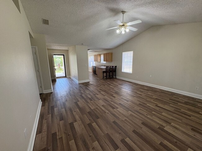 Building Photo - 3 Bedroom, 2 Bathroom Single Family Residence