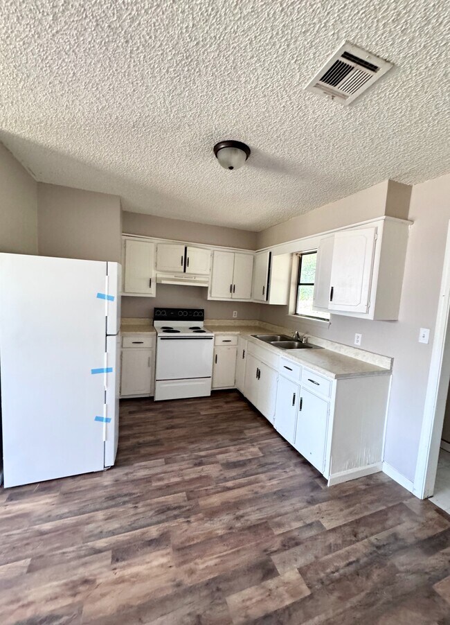 Building Photo - East County Estates Duplex