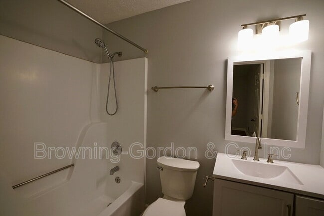 Building Photo - 3332 Oak Trees Ct