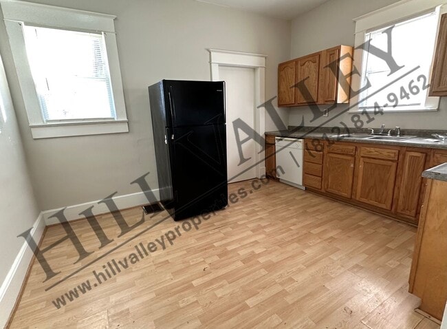 Building Photo - Two bedroom home