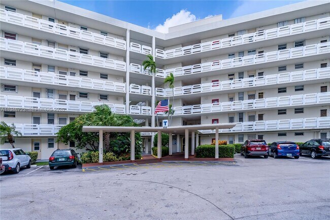 Building Photo - 3030 Marcos Dr