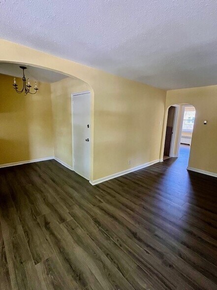 Building Photo - 6931 Oakland St