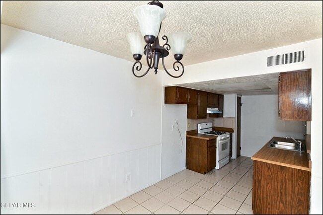 Building Photo - 3565 Breckenridge Dr