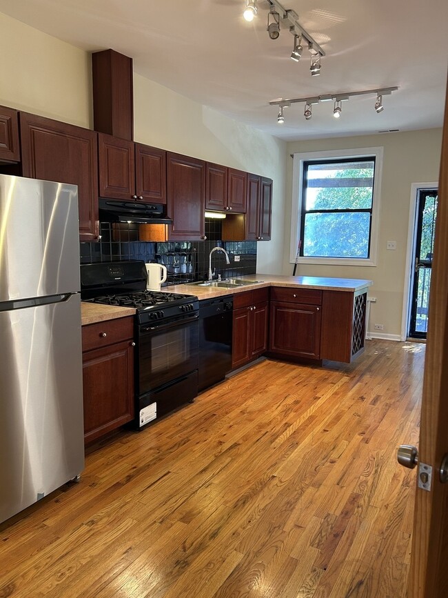 Building Photo - 363 E 59th St