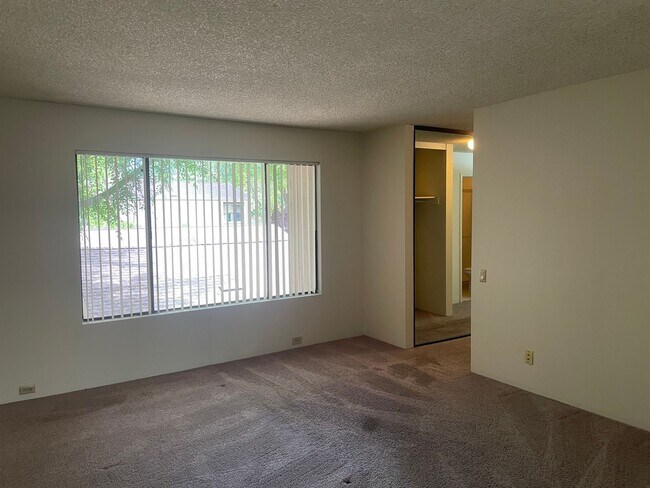 Building Photo - Two Story 3 Bedroom/2.5 Bathroom w/Two Car Garage