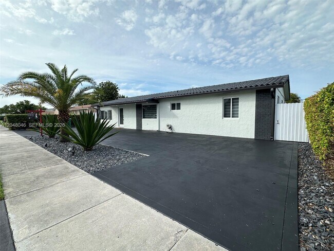 Building Photo - 10790 SW 66th Dr