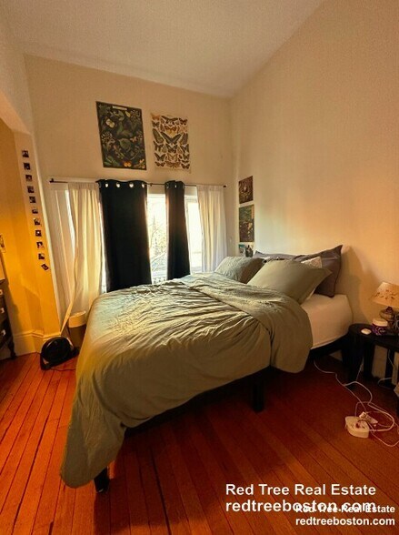 Building Photo - 583 Beacon St