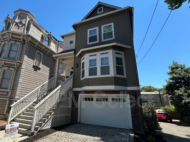 Building Photo - 519 8th St