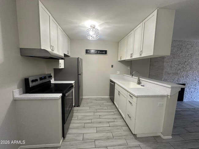 Building Photo - 5525 E Thomas Rd