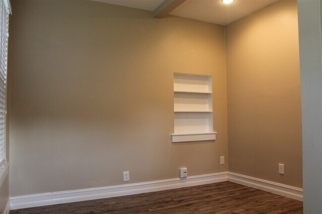 Building Photo - 46 Dolphin Dr