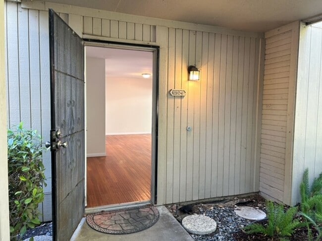 Building Photo - 3 Bedroom + 2.5 Bathroom Condo | Ralston Village Community | Ventura | Unfurnished