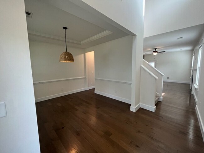 Building Photo - Beautiful 3 Bedroom + Flex Room in Gated C...