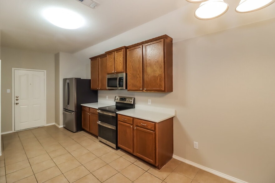 Building Photo - 904 Starling Ln