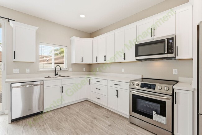 Building Photo - Brand-New 3-Bedroom Duplex with Designer Finishes & Private Yard in Central Mesa