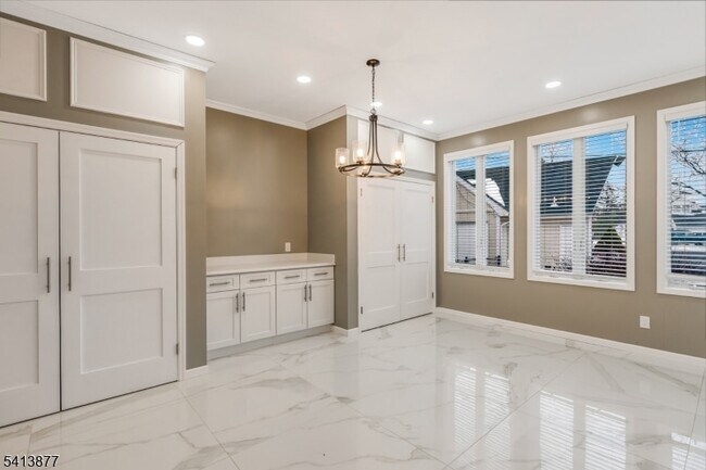 Building Photo - 10 N Rd