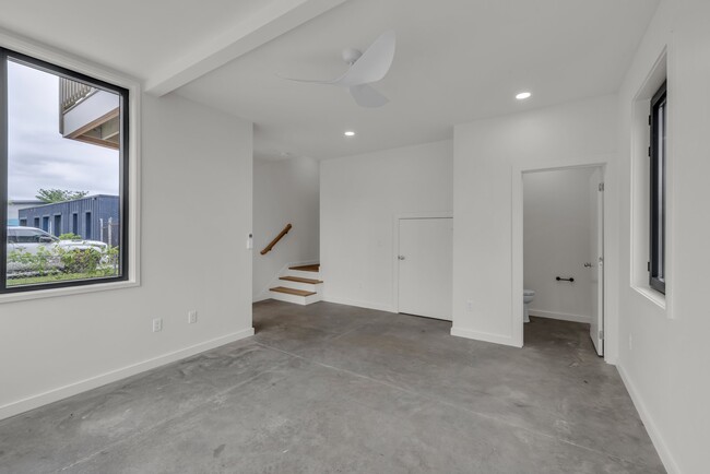 Building Photo - 1130 E 14th St