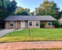 Building Photo - 6043 Lyndhurst Dr