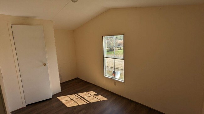 Building Photo - 9 Boulder Dr