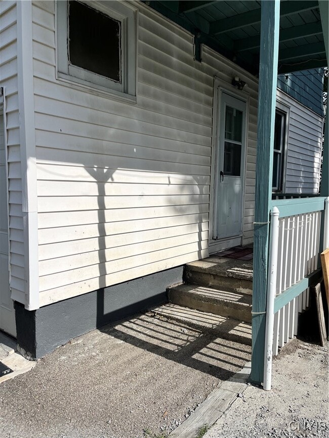 Building Photo - 1651 Howard Ave