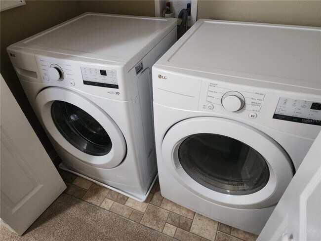 Building Photo - 15924 Fishhawk Creek Ln