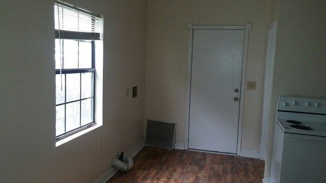 Building Photo - 305 Abingdon Ave NW