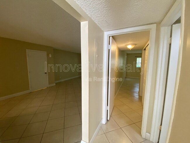 Building Photo - 623 E San Sebastian Ct