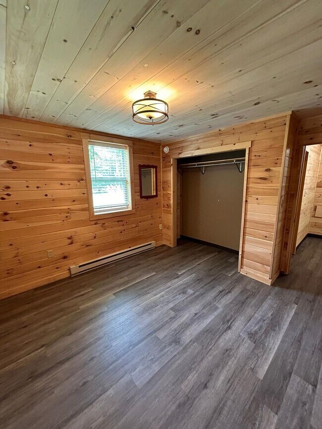 Building Photo - 480 Spruce Hollow Rd