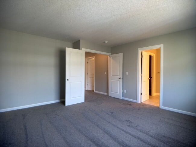Building Photo - 3608 NE 42nd St