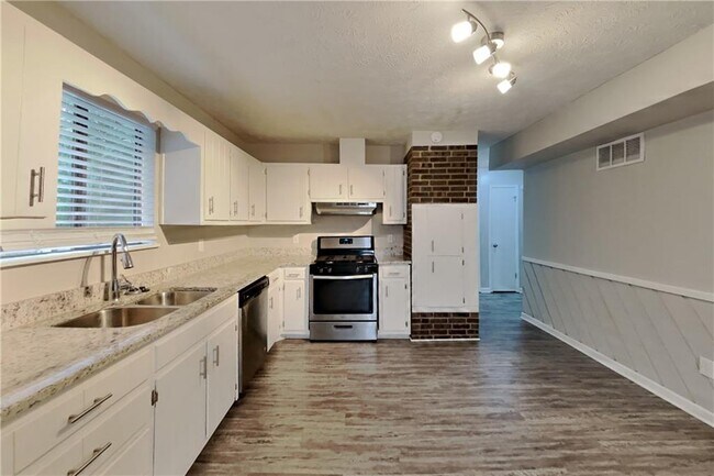 Building Photo - 4741 Nutmeg Way SW
