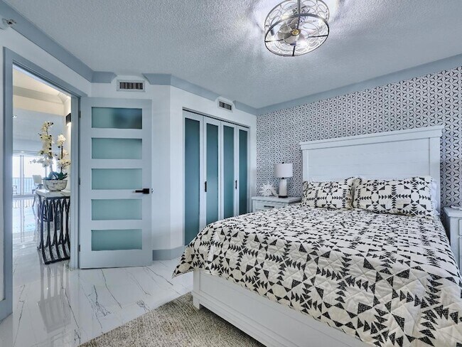 Building Photo - 5051 N Hwy A1A