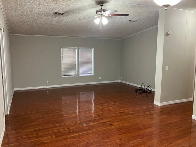 Building Photo - 1706 Riverview Dr