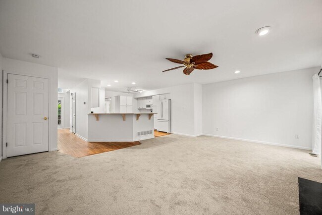 Building Photo - 267 Fox Run