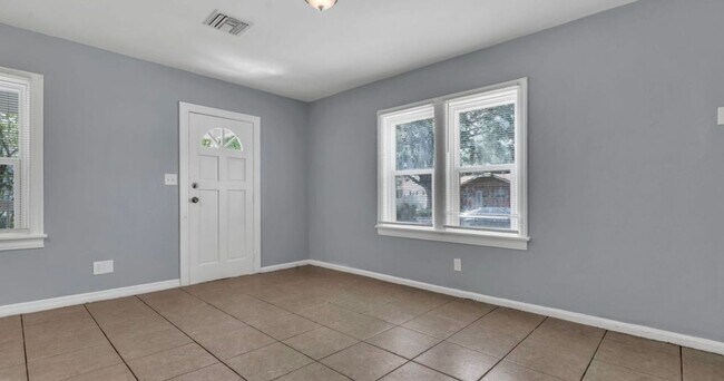 Building Photo - 3060 21st Ave S