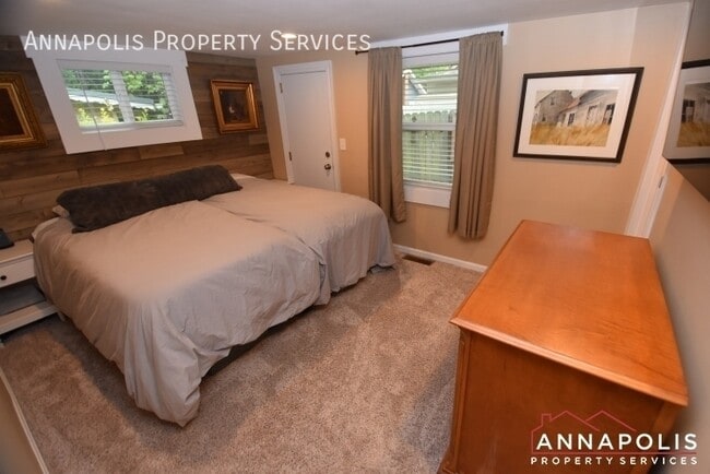 Building Photo - 16 Elm Rd