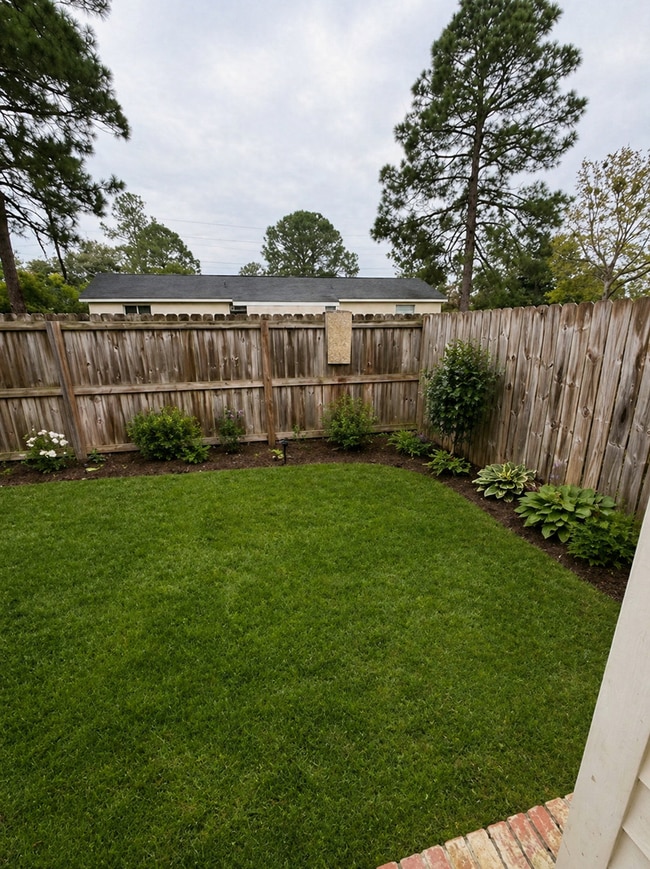 Building Photo - 304 Ashwood Dr