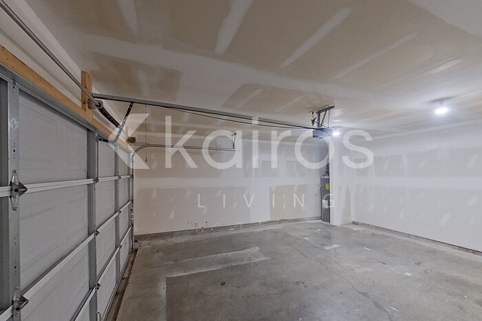 Building Photo - 127 Village Creek Dr