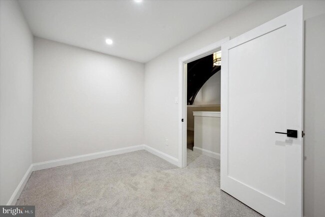 Building Photo - 430 York Rd