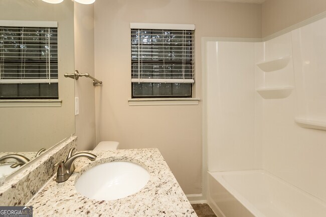 Building Photo - 5845 S Quail Dr